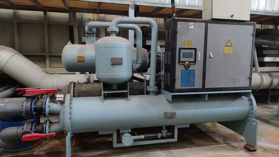 İyi bir fiyat. Kuru Su Soğutmalı Vidalı Chiller 3PH 380V Oksidasyona Özel Doğrudan Soğutma çevrimiçi