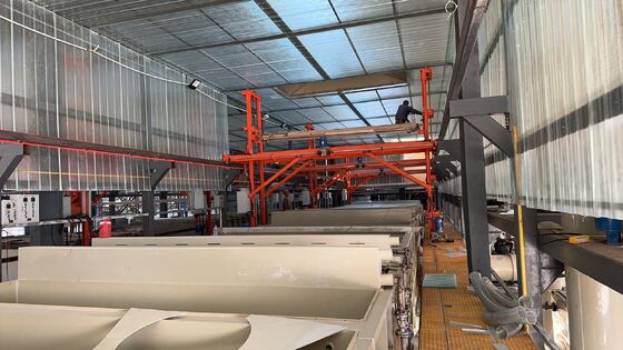 İyi fiyat 850T/M Kapasiteli Alüminyum Anodizing Makinesi Entegre Kalite Kontrolü ve Alüminyum Profil Üretim Hatı için 8-12μm Anodizing Film Kalınlığı çevrimiçi