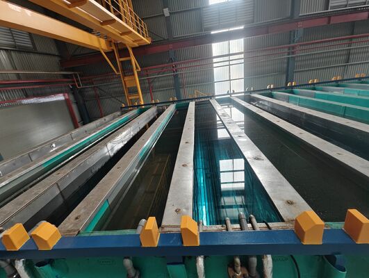İyi fiyat MEI-AL 500 Ton/Aynı Tam Otomatik PLC Kontrol Anodizasyon hattı ekipmanları 5-25 μm Film Kalınlığı ile çevrimiçi
