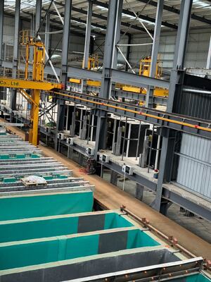 İyi fiyat 8-12μm Film Kalınlığı için 700 Ton/ay Büyük Kapasiteli ve Gelişmiş Proses Kontrollü Otomatik Eloksal Kaplama Hattı çevrimiçi