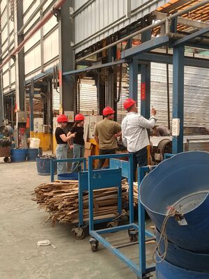 İyi fiyat 600-1500T/M Kapasite İç Yapı için 8-12μm Oksit Filmi ile Otomotiv Anodizasyon hattı Çevrimiçi