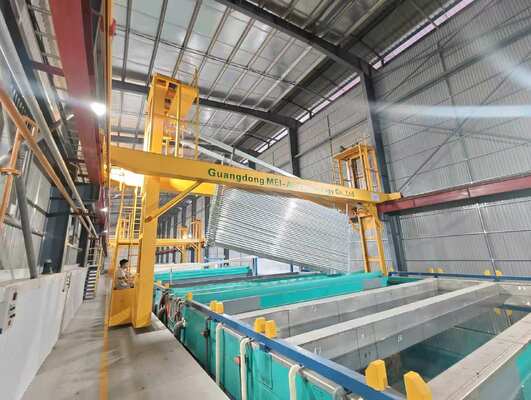 İyi fiyat 6500mm Alüminyum Merdiven Küpeşte için 120-150 Ton/Ay Kapasiteli Mimari Sınıf Sülfürik Asit Eloksal Üretim Hattı Çevrimiçi