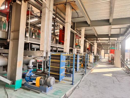 İyi fiyat Istikrarlı hava durumuna dirençli tutarlı renk bitirme ve tek tip oksit film kalınlığı ile rulo panjur kapıları için otomatik alüminyum anodizasyon hattı Çevrimiçi