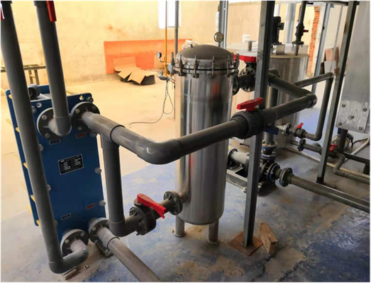 İyi fiyat Endüstriyel SS316L paslanmaz çelik filtrasyon ünitesi, 60m3/h akış hızı ve 5-10 μm filtrasyon doğruluğu ile anodize hatları için Çevrimiçi