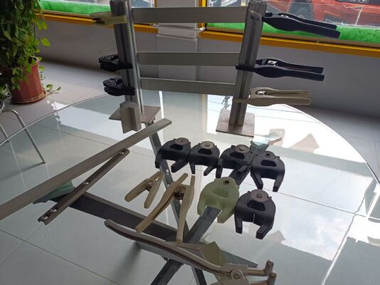 İyi fiyat Sabit Klampolama Asit Direncili Anodizasyon hattı Klampoları ve Özel Çene Açılışı ile Montaj Ayarları Çevrimiçi